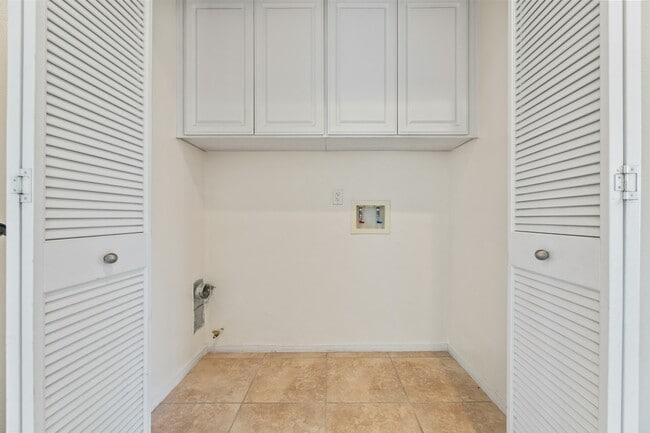 Building Photo - 1460 Patricia Ave