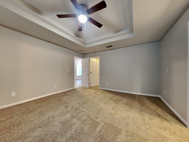 Building Photo - 4-bed, 2-bath home in Sheffield Oaks