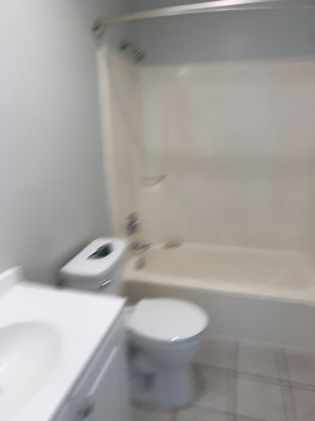 Building Photo - Vero Beach 2 Bedroom 1 Bath