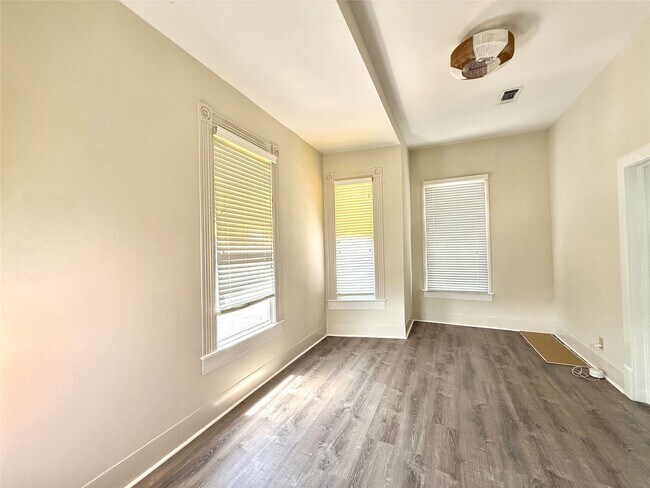 Building Photo - 1427 Church St