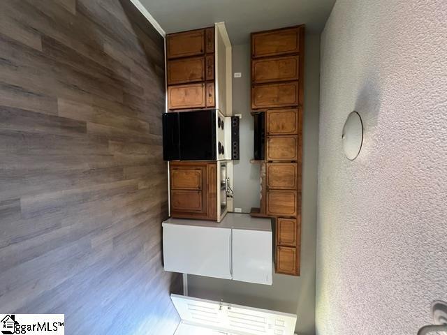 Building Photo - 18 Lake Dr