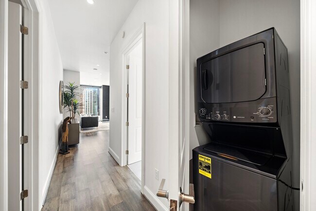 Building Photo - 1211 Caroline St