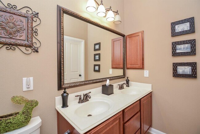 Building Photo - 2715 Farlow Ln