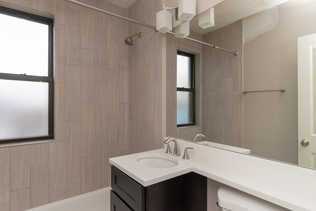 Building Photo - 2832 W Palmer St