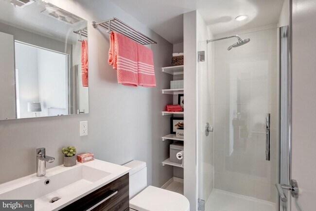 Building Photo - 2422 17th St NW