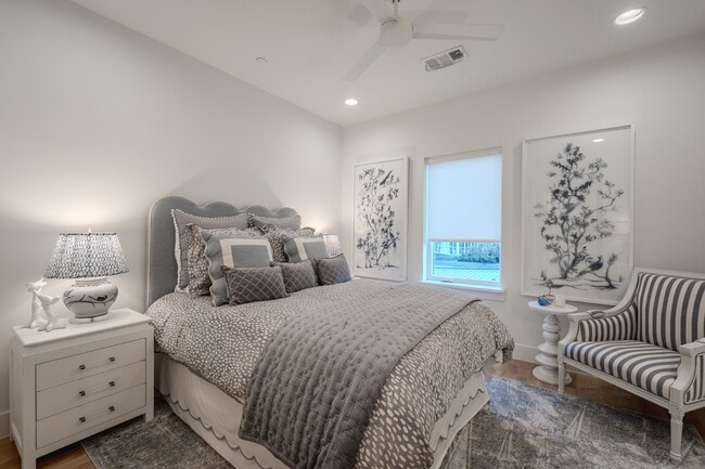 Building Photo - Open Concept custom build by Hudson Co in Highland Park!