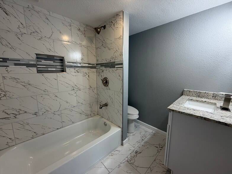 Building Photo - 220 E Morgan St