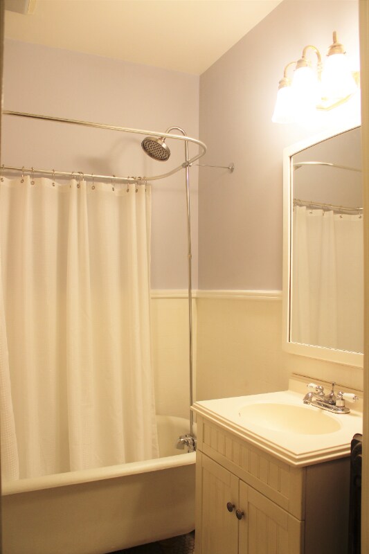Building Photo - 1121 Oates St NE