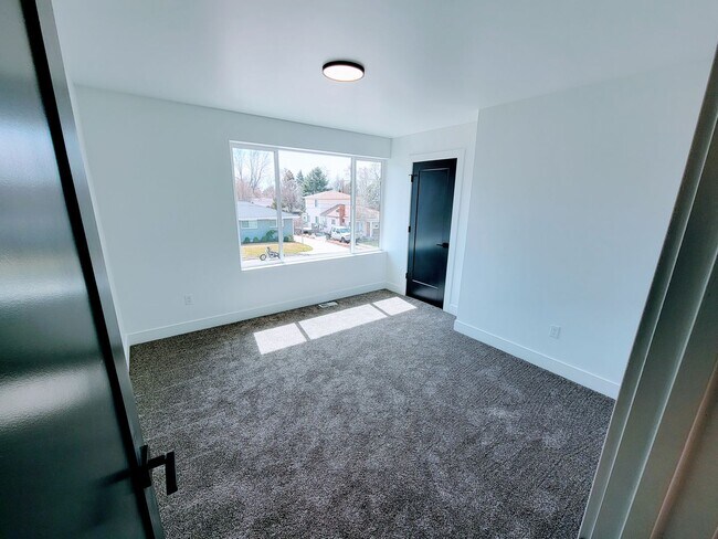 Building Photo - ABSOLUTELY UNBELIEVABLE NEW HIGH END CUSTOM HOME!