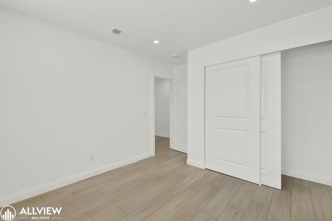 Building Photo - Fully Renovated 4-Bedroom Home with Firepl...