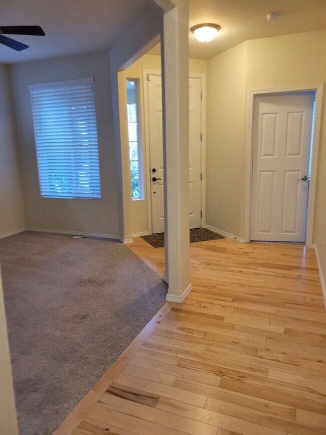 Building Photo - Beautiful 3 bedroom Rambler in perfect location