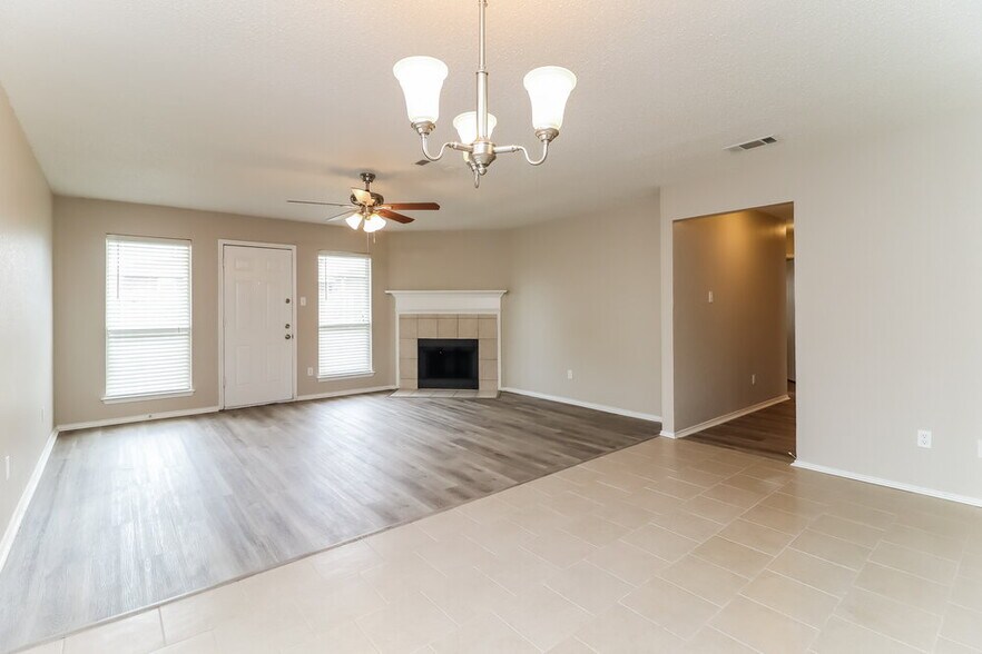 Building Photo - 8128 Twin Oaks Trail