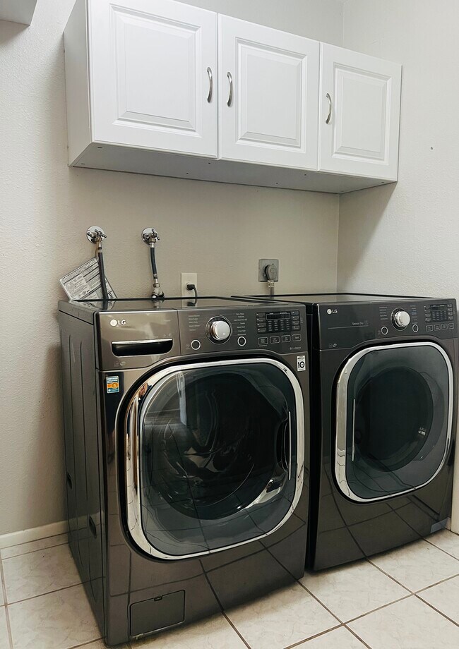 Building Photo - 810 Leisure World