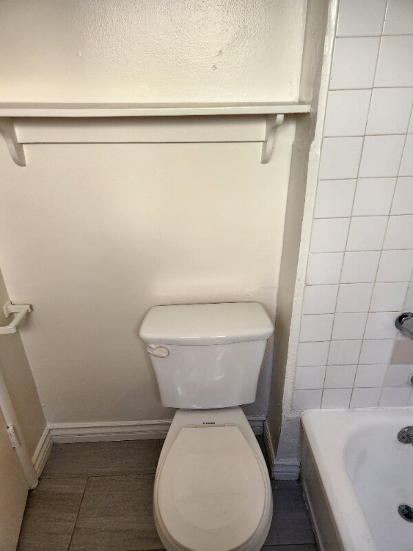 Building Photo - 1909 Beachwood Dr