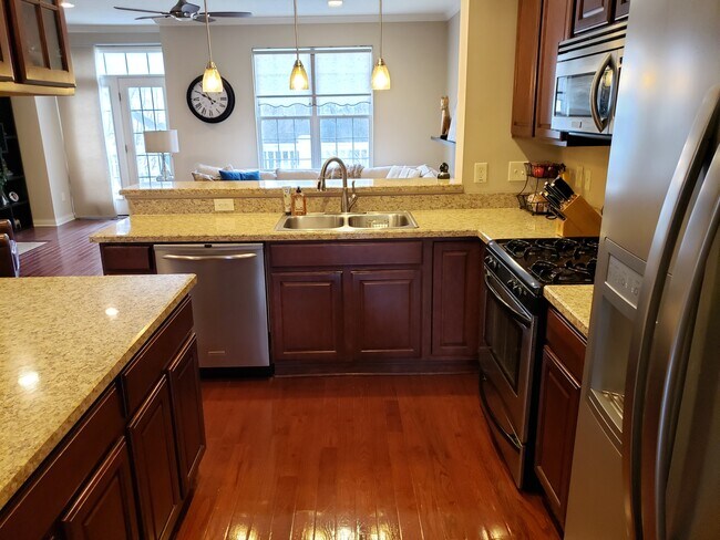 Building Photo - 1059 Bluffway Dr