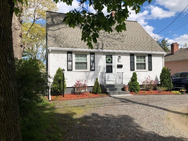 Building Photo - 360 Waltham St