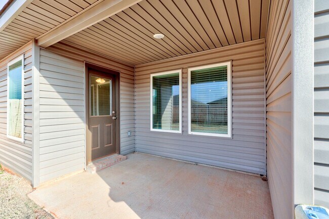 Building Photo - 10508 SW 41st Pl