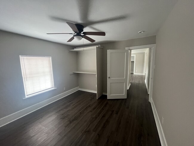 Building Photo - 412 E 5th St