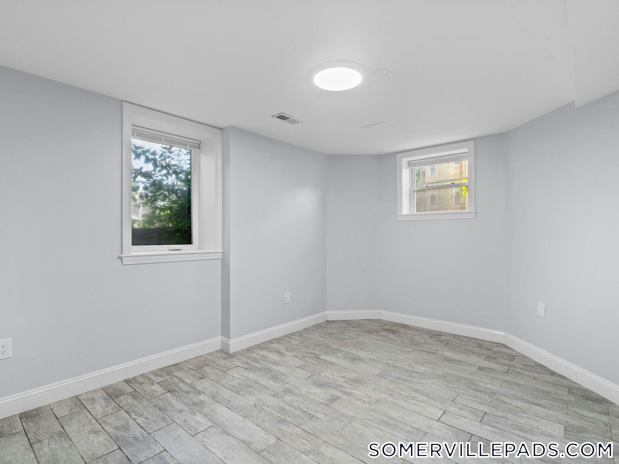 Building Photo - 98 Elm St