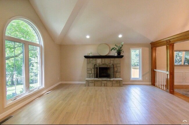 Building Photo - 1524 Foxfire Dr