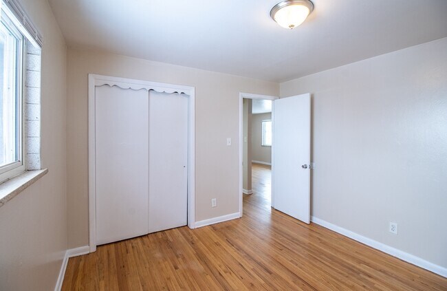 Building Photo - 1707 W 52nd Ave