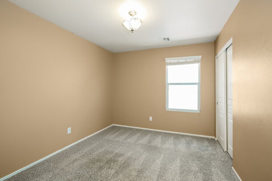 Building Photo - 9434 W Blooming Grove Ave