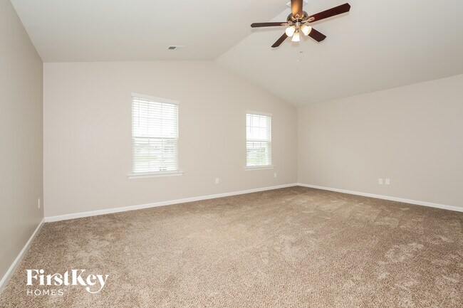 Building Photo - 330 Estelle Dr
