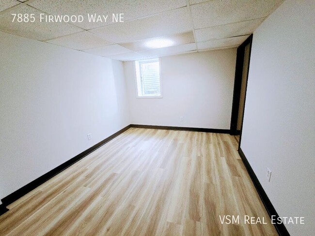 Building Photo - Spacious 3-Bedroom Side-by-Side Duplex wit...