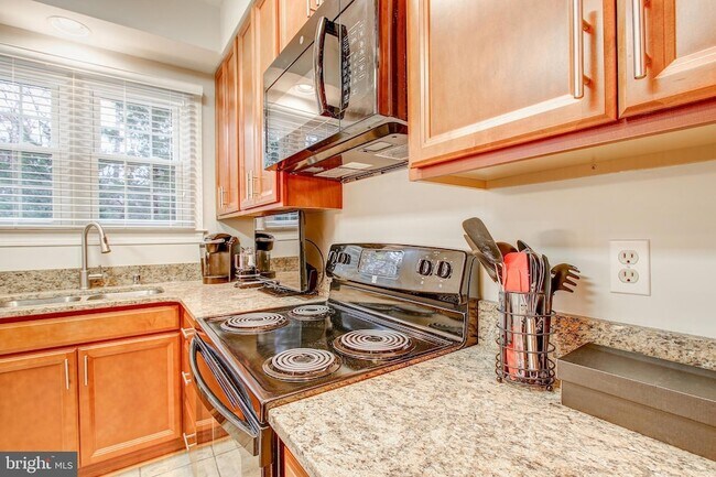 Building Photo - 9700 Whitley Park Pl