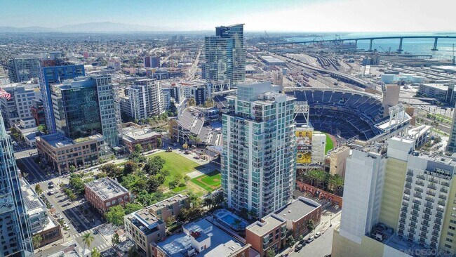 Building Photo - Perfectly located 1 bed/1 bath unit in Dow...