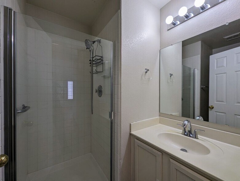 Building Photo - 1902 N Barkley, 14