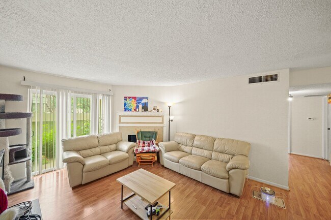 Building Photo - 2120 El Paseo St