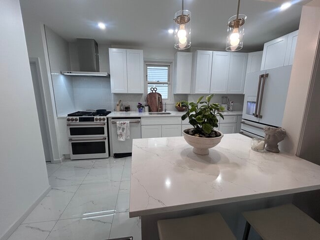 Building Photo - 30 Park St