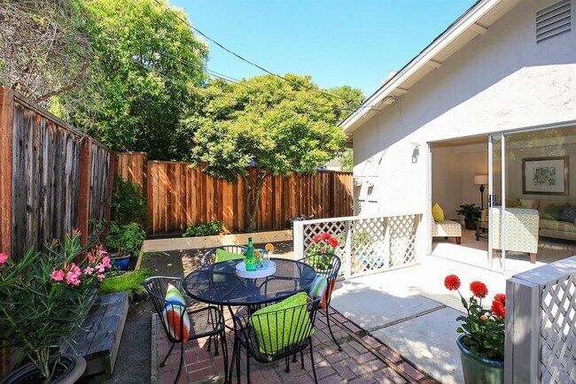 Building Photo - Belwood