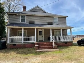 Building Photo - 300 Sortwell St