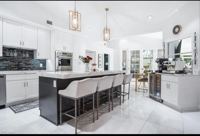 Building Photo - 8139 Las Palmas Way