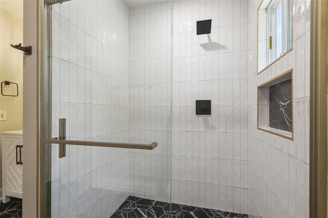Building Photo - 409 Genard St