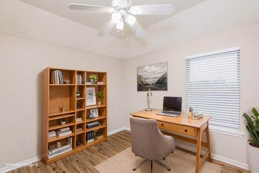 Building Photo - 744 Teresa Dr