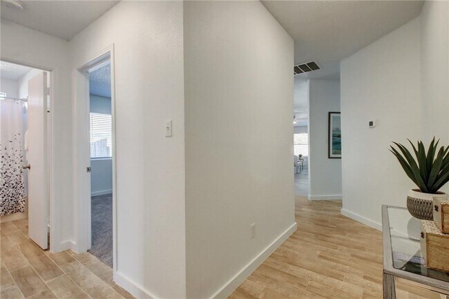 Building Photo - 1502 Mayapple St