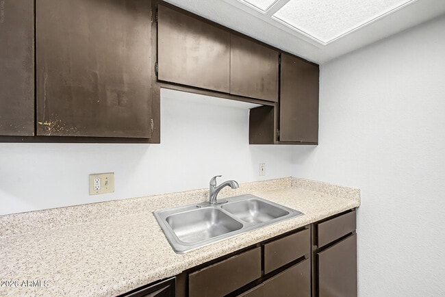 Building Photo - 2931 E Beck Ln