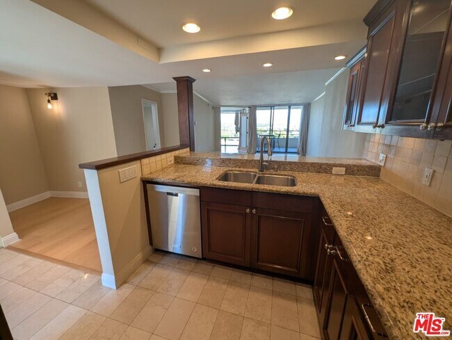 Building Photo - 4337 Marina City Dr