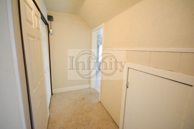 Building Photo - 2020/2022 Eastwood Rd SE