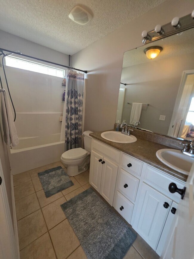 Building Photo - Available April! Non-Furnished Unit!