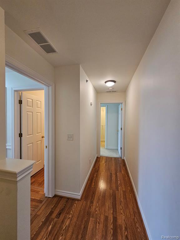 Building Photo - 264 Village Way S