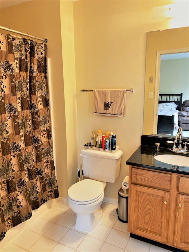 Building Photo - 208 Blossom Cir