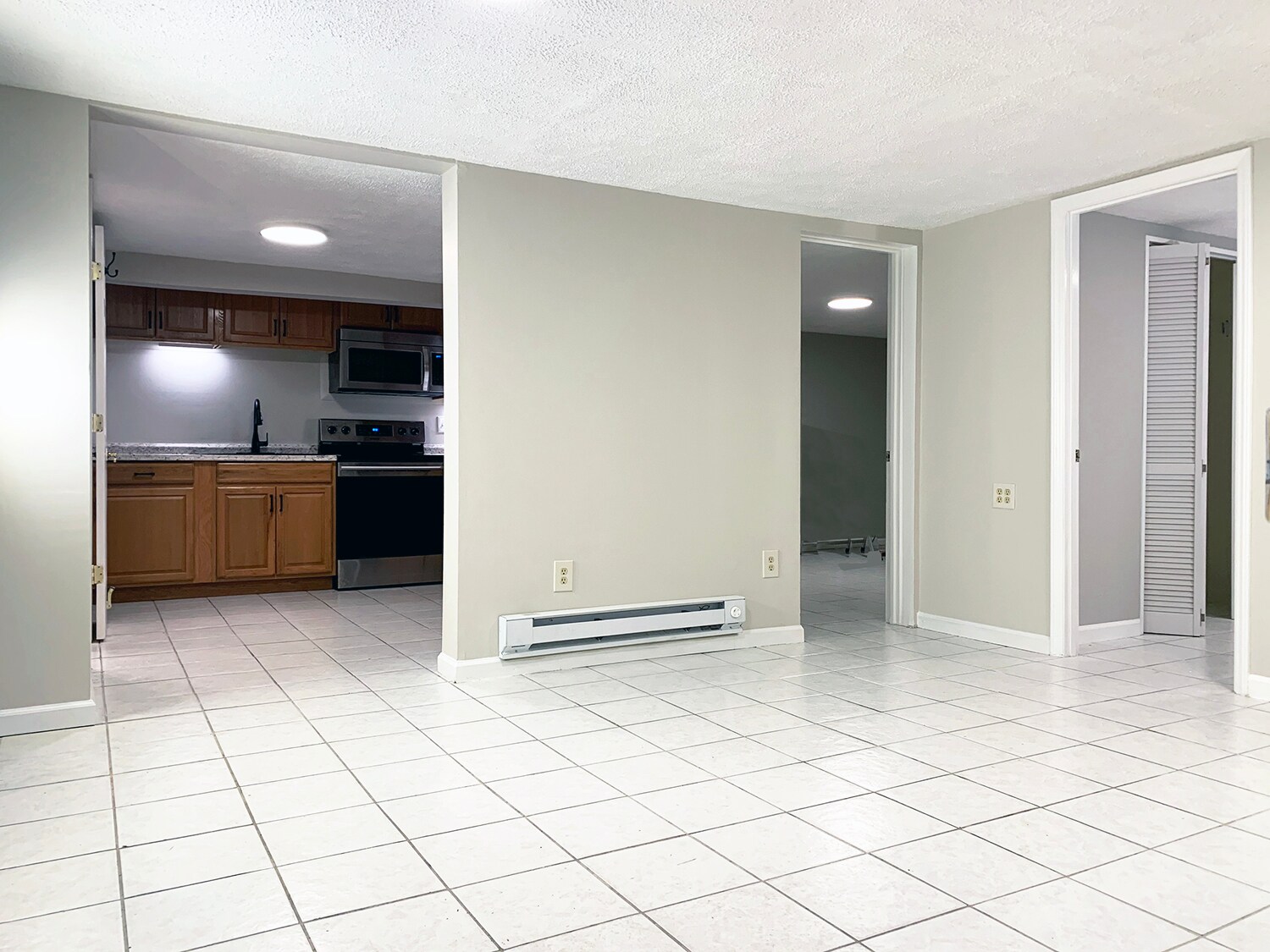 Building Photo - 353 Hillside St