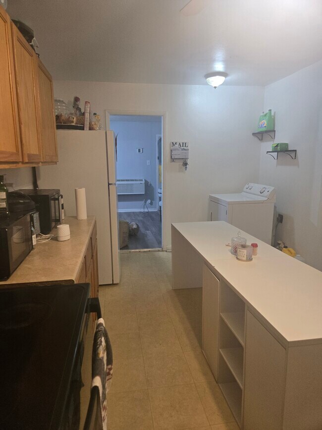 Building Photo - 3931 Flynn St