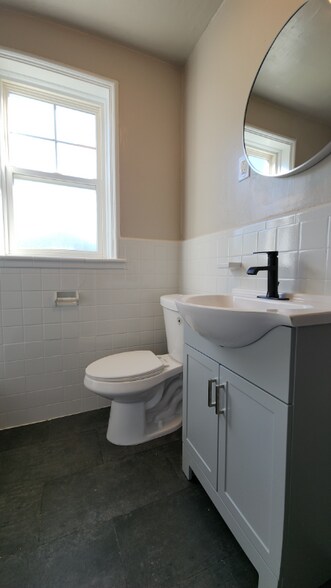 Building Photo - 813 Westwood Dr