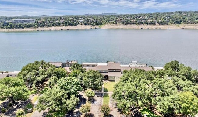 Building Photo - 18231 Lakepoint Cove