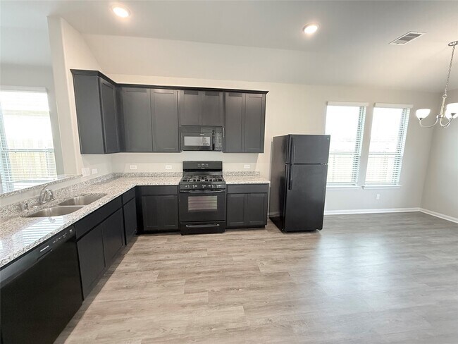 Building Photo - 14501 Sugar Pines Dr